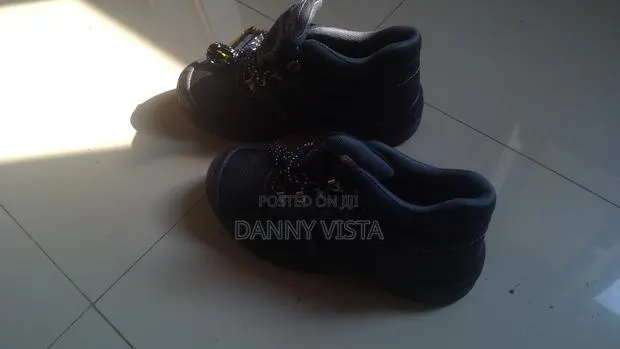 Safety Boots · Photo 1