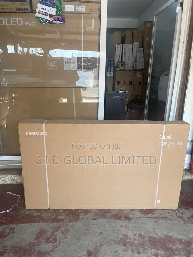 65 Inch Samsung Qled Tv With Solarcell Remote · Photo 1