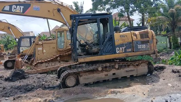 Cat Excavator 323d Sa · Photo 1