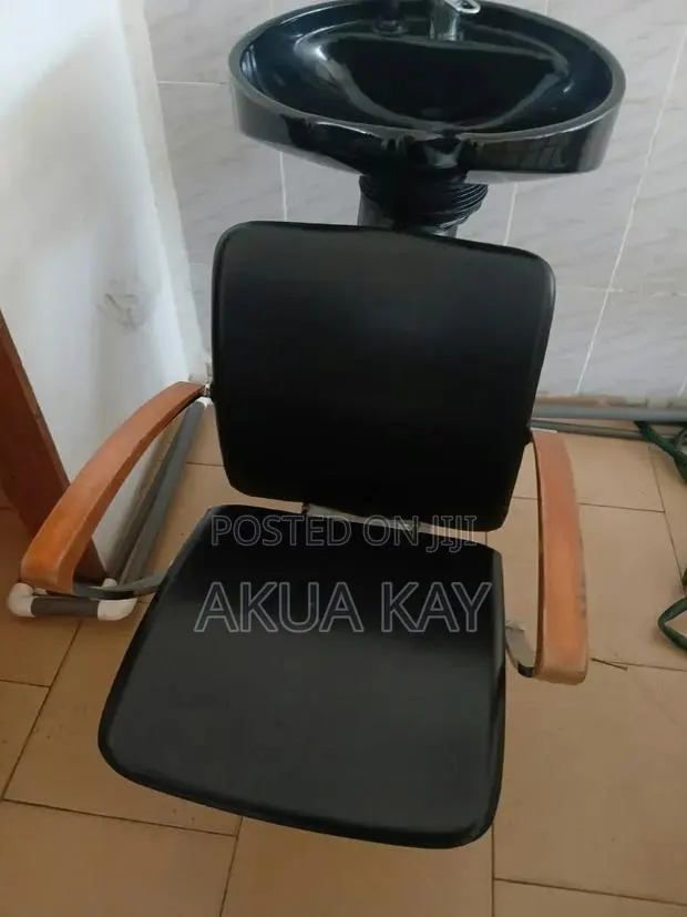 Hair Washing Basin and Chair · Photo 1