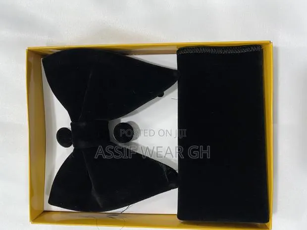 Volvet Bow Tie · Photo 1