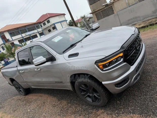 Dodge RAM 2022 Silver · Photo 1