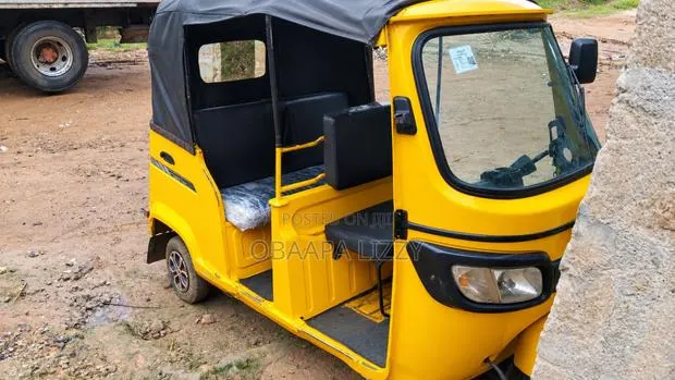 TVS Apache 160 4V 2018 Yellow · Photo 1