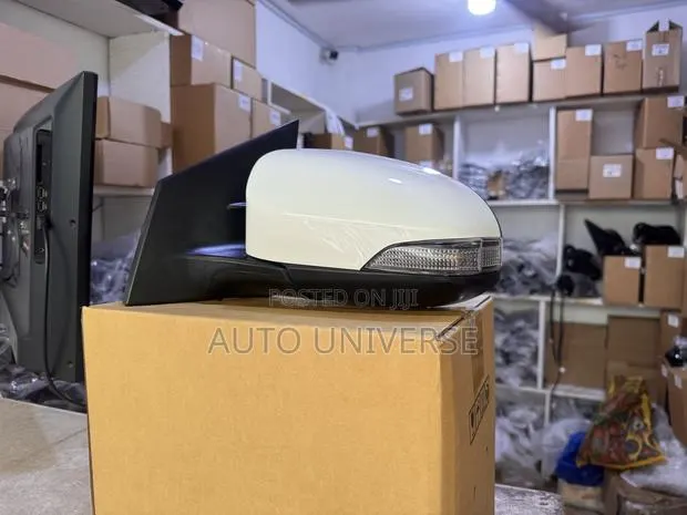 Toyota Corolla Driving Mirror With Light · Photo 1