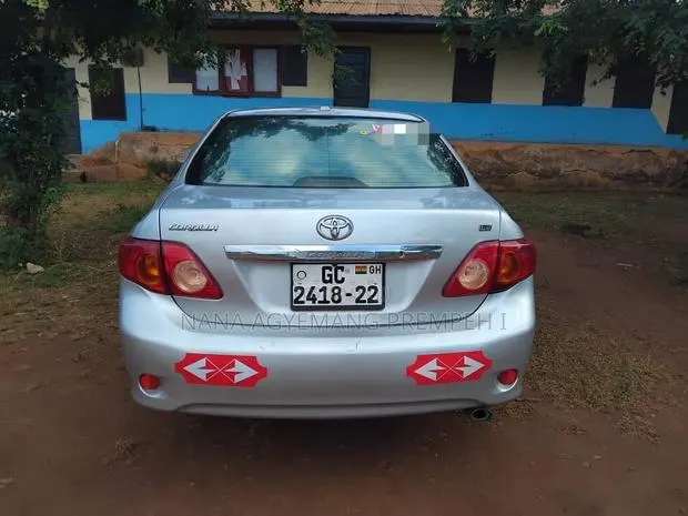 Toyota Corolla S 4dr Sedan (1.8L 4cyl 4A) 2011 Silver · Photo 1