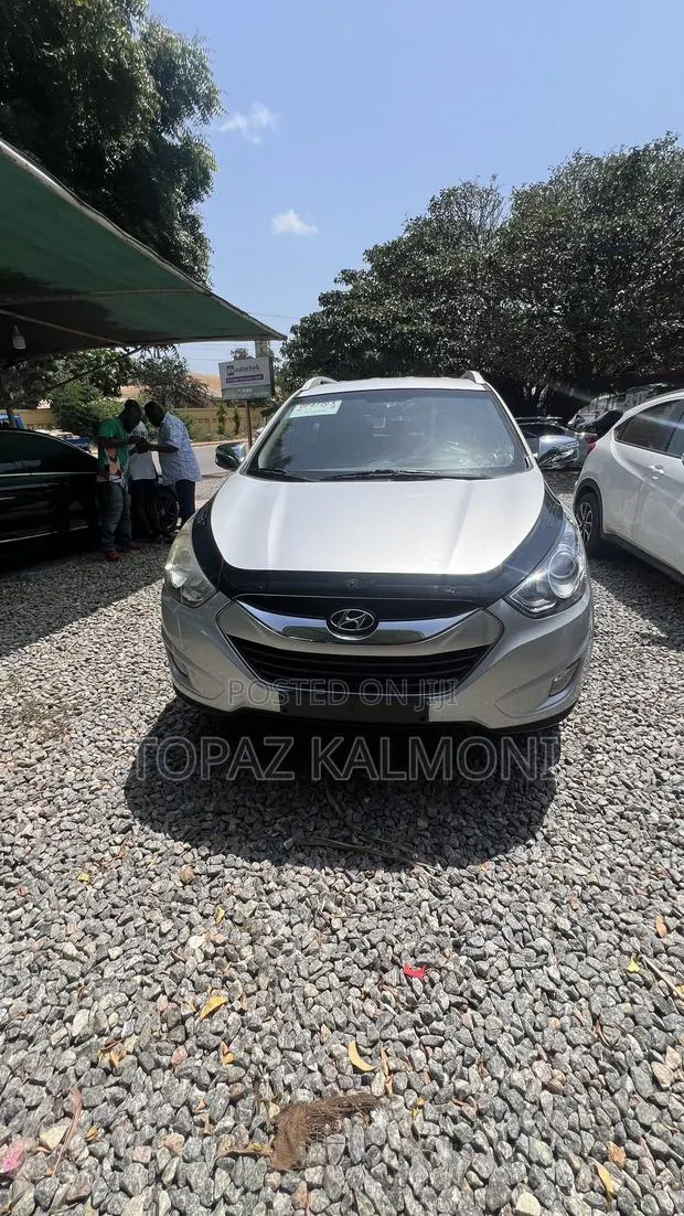Hyundai Tucson 2012 White · Photo 1