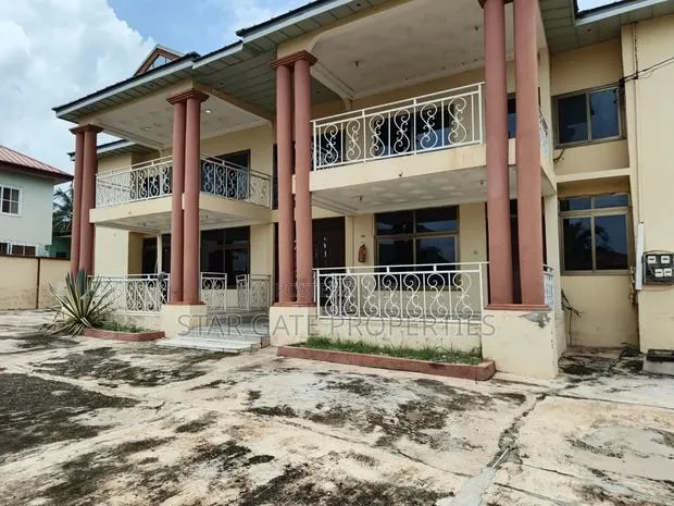 8bdrm Apartment in Ejisu Krapa for sale · Photo 1