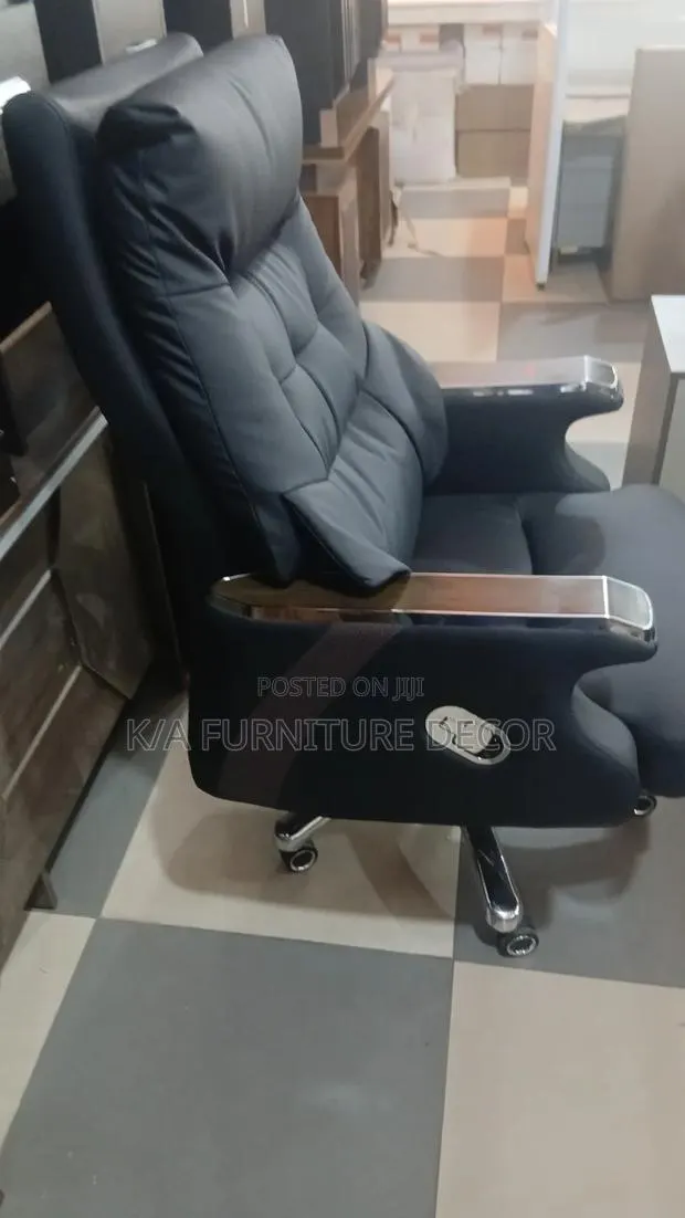 Office Chairs · Photo 1