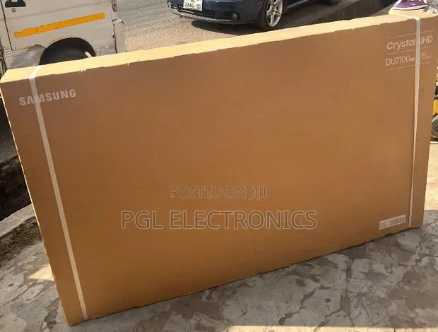Samsung 75" Crystal Uhd Tv, 75u8072f, Purcolor Made in Europe Tv · Photo 1