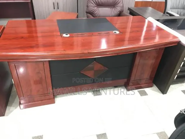 Executive L- Shape Desk/Table · Photo 1