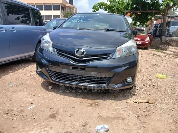 Toyota Vitz 1.3 FWD 5dr 2014 Black · Photo 1