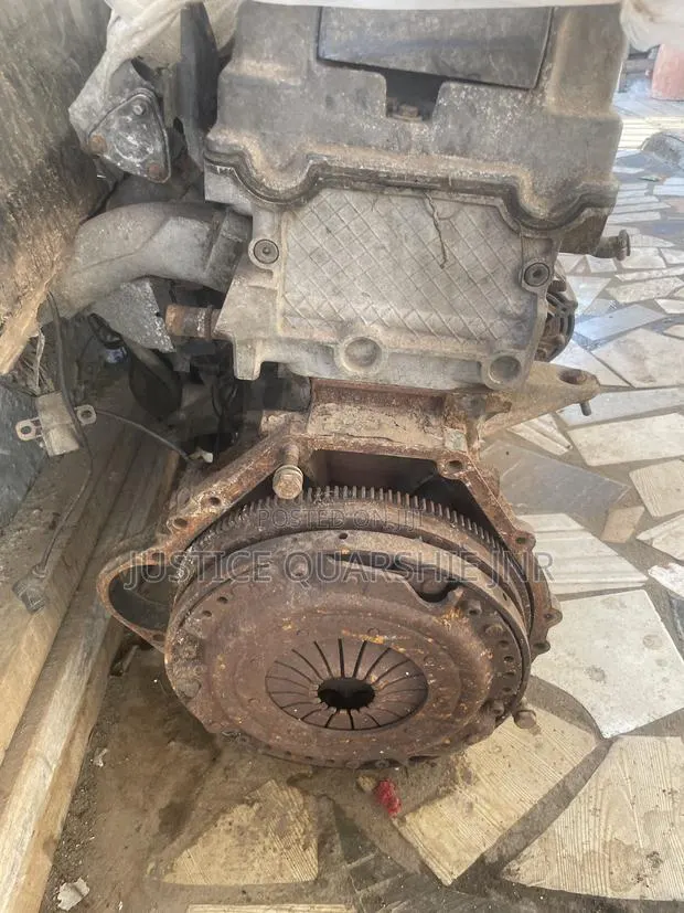 Mercedes Benz 104 Engine · Photo 1