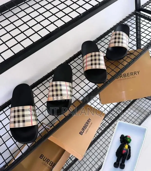 Quality Unisex Comfortable Slides · Photo 1