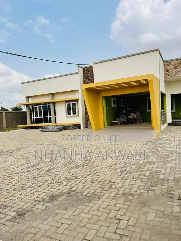 3bdrm House in Community 24, Sakumono for rent · Photo 1