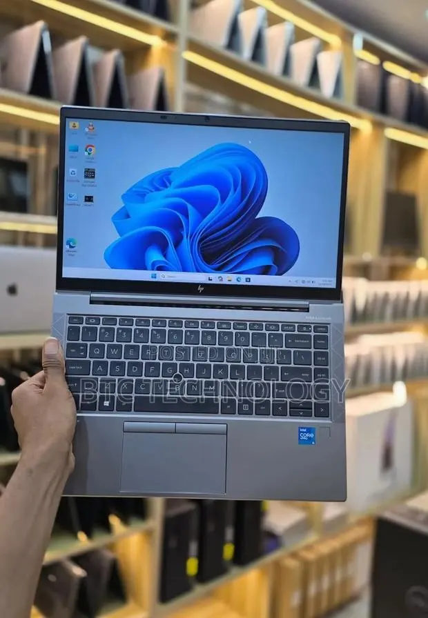 Laptop HP ZBook Firefly 14 G7 16GB Intel Core i5 SSD 512GB · Photo 1