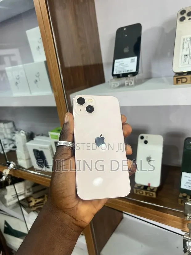 Apple iPhone 13 128 GB Pink · Photo 1