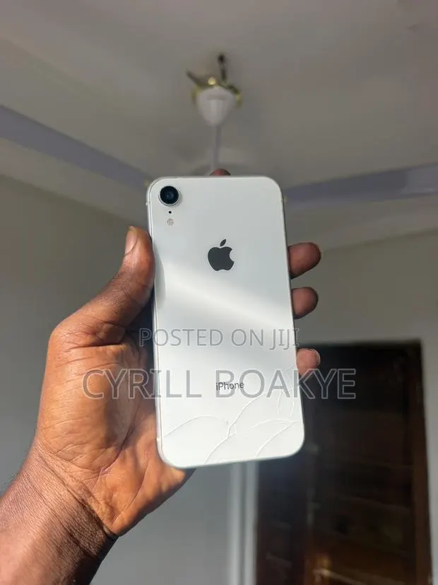 Apple iPhone XR 64 GB White · Photo 3