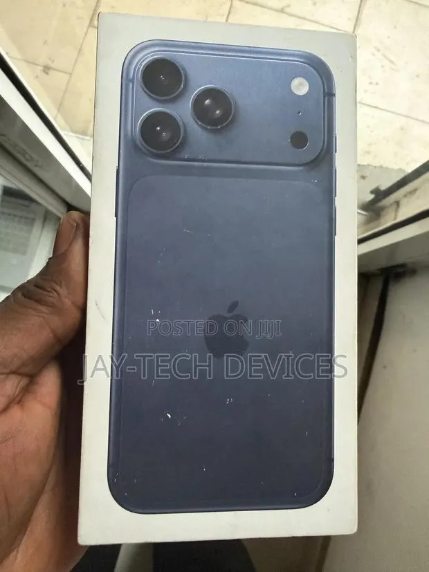New Apple iPhone 17 Pro Max 512 GB Blue · Photo 1
