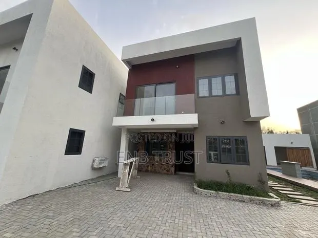 4bdrm Townhouse / Terrace in Tema Community 6, Sakumono for rent · Photo 1