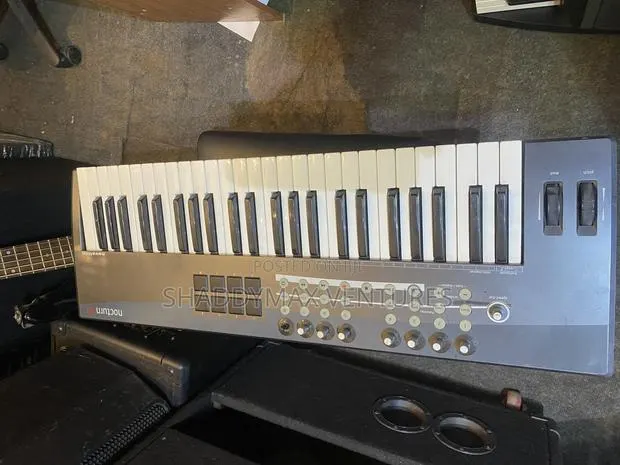 Novation Nocturn 49 Midi Keyboard · Photo 1
