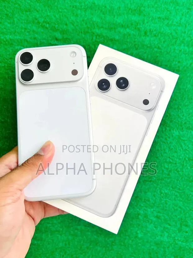 Apple iPhone 17 Pro Max 512 GB Silver · Photo 1
