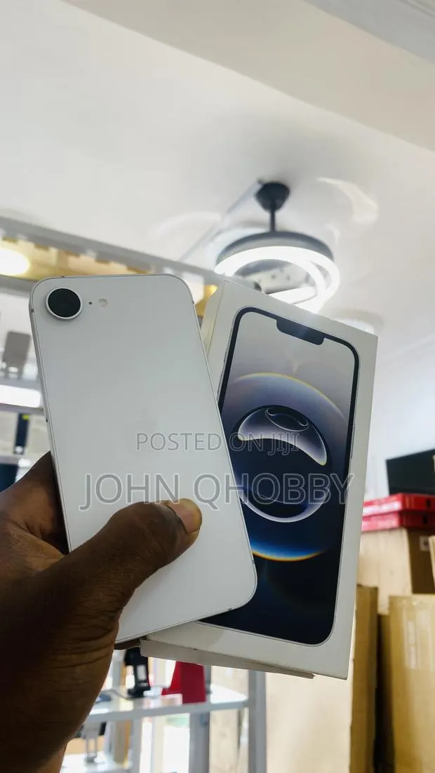 Apple iPhone 16e 128 GB White · Photo 1