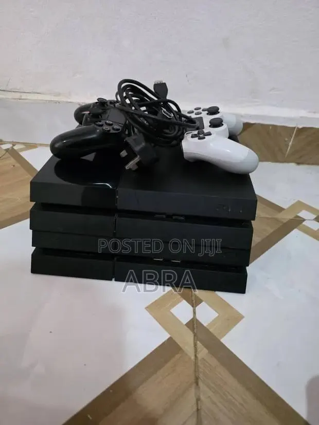 Play Station 4 · Photo 1