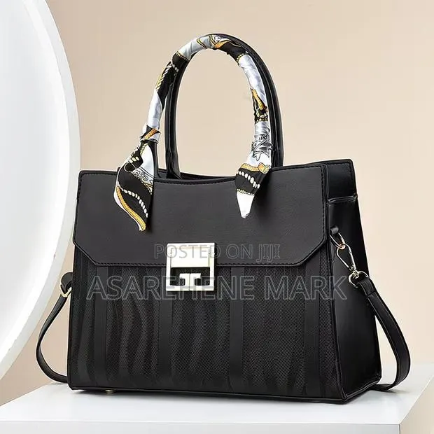 Embroidered Handbag · Photo 1