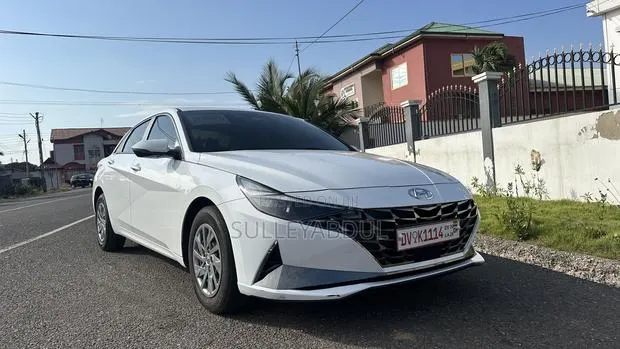 Hyundai Elantra 2021 White · Photo 1