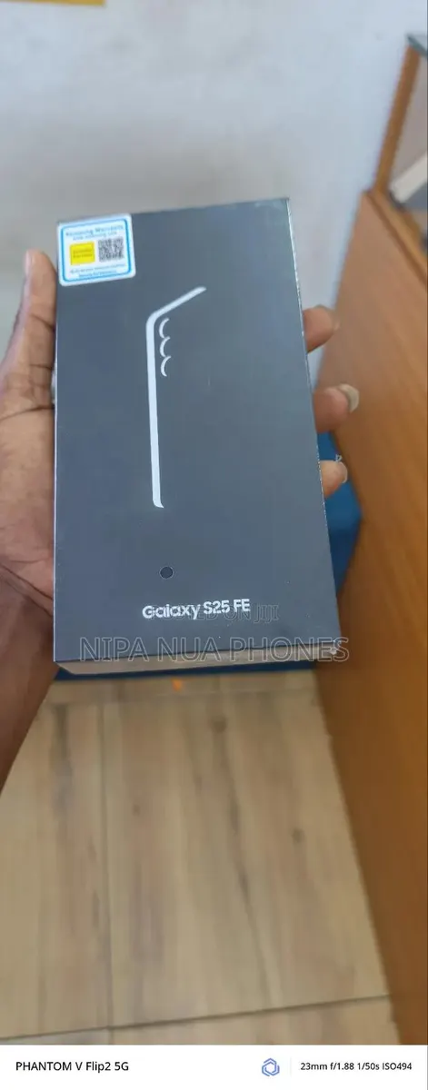 New Samsung Galaxy S25 FE 256 GB Black · Photo 1