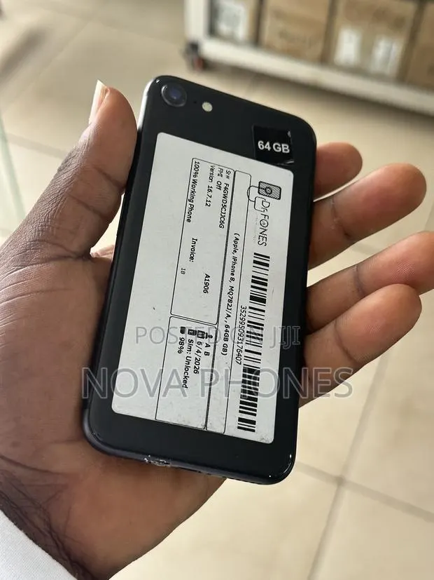 Apple iPhone 8 64 GB Black · Photo 1