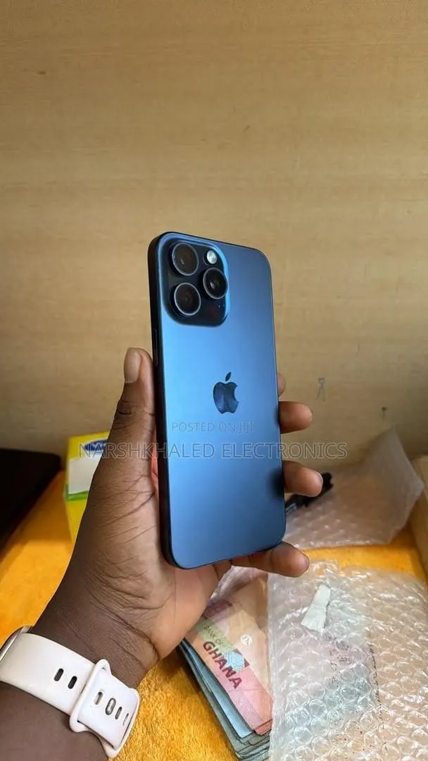 Apple iPhone 15 Pro Max 256 GB Blue · Photo 1
