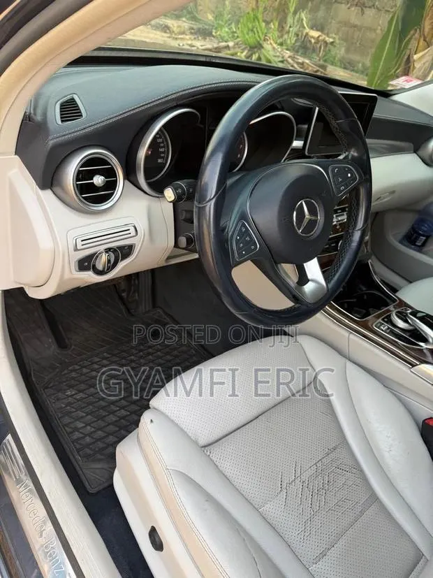 Mercedes-Benz C300 Luxury 4dr AWD 4Matic Sedan (2.0L 4cyl 7A) 2015 Gray · Photo 1