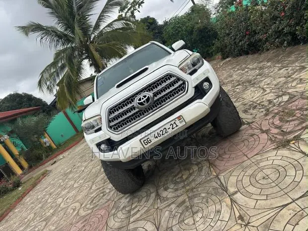 Toyota Tacoma TRD Off Road 2017 White · Photo 1