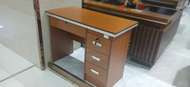 Durable Office Desk · Photo 1