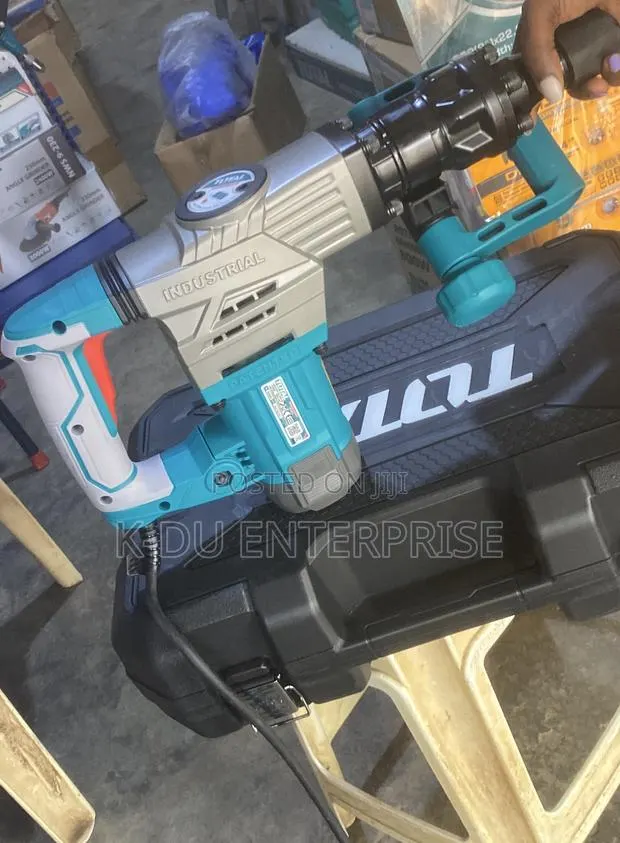 Total Demolition Breaker 1300W · Photo 1