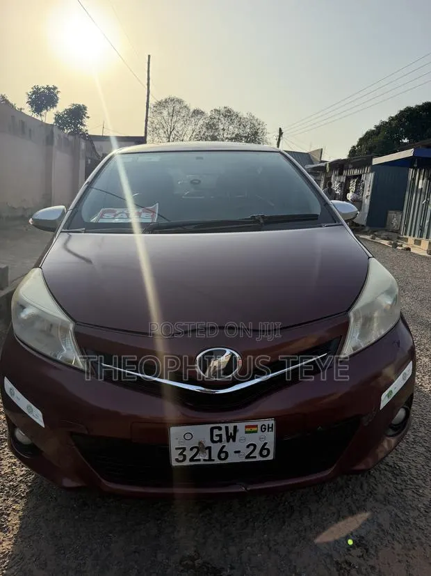 Toyota Vitz 2012 Brown · Photo 1