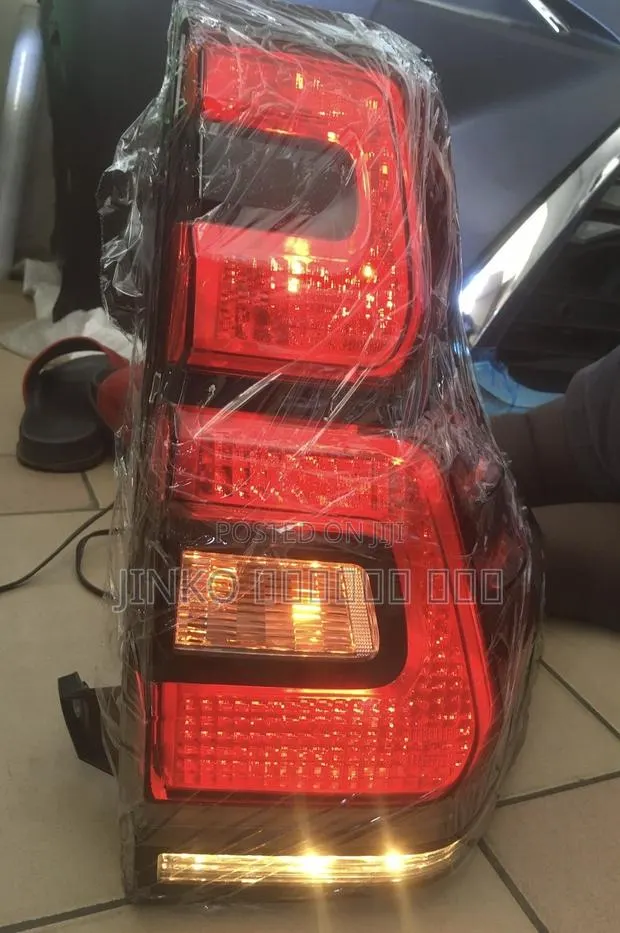Toyota Landcruiser Prado 2018-2021 Taillight Right · Photo 1