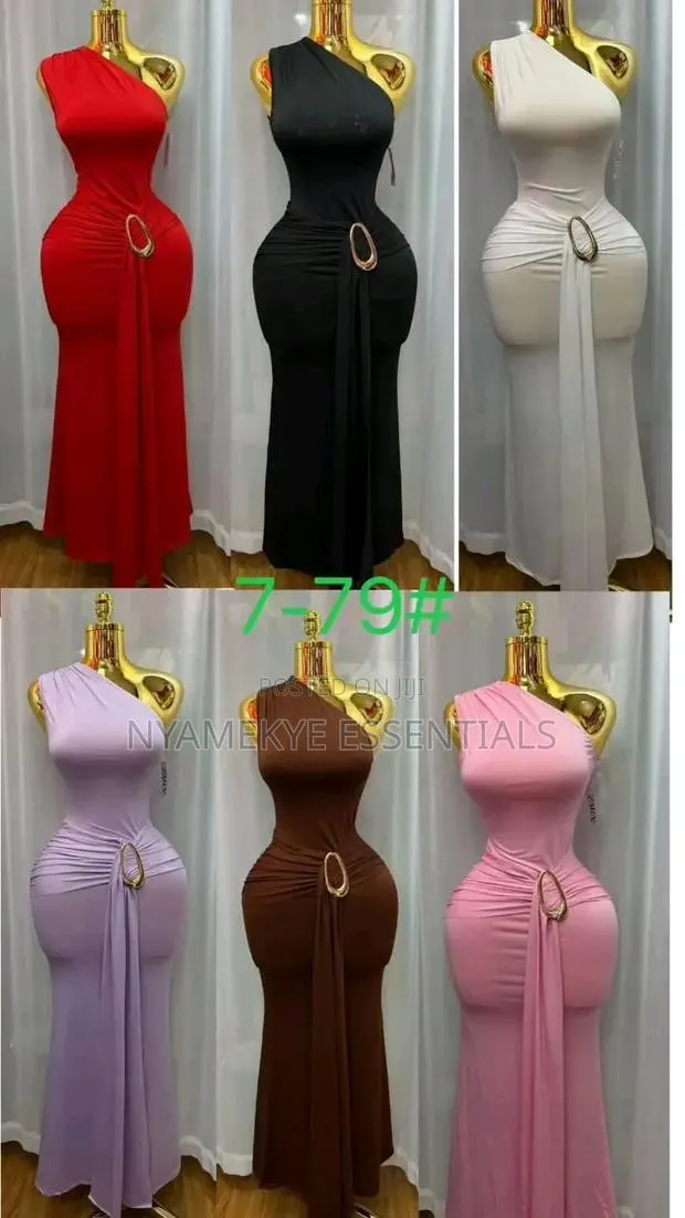 Bodycon Halter Dress · Photo 1