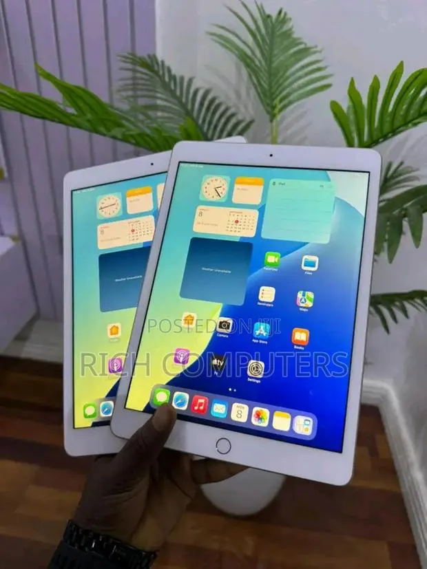 Apple iPad 10.2 (2020) 256 GB Gray · Photo 1