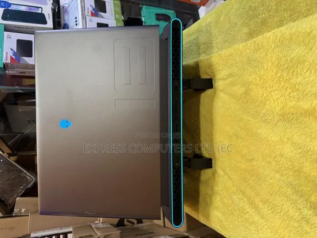 Laptop Alienware M18 R2 40GB Intel Core i9 SSD 1T · Photo 1