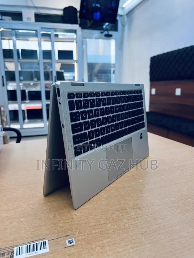 Laptop HP EliteBook 1040 G8 32GB Intel Core i7 SSHD+SSD 512GB · Photo 1
