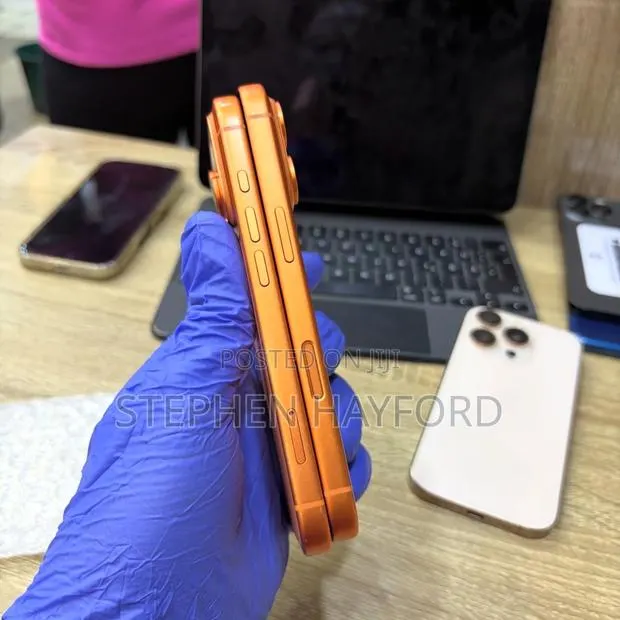 Apple iPhone 17 Pro 512 GB Orange · Photo 1