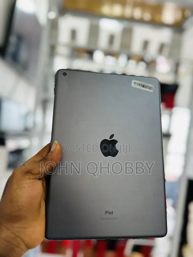 Apple iPad 10.2 (2021) 64 GB Gray · Photo 1