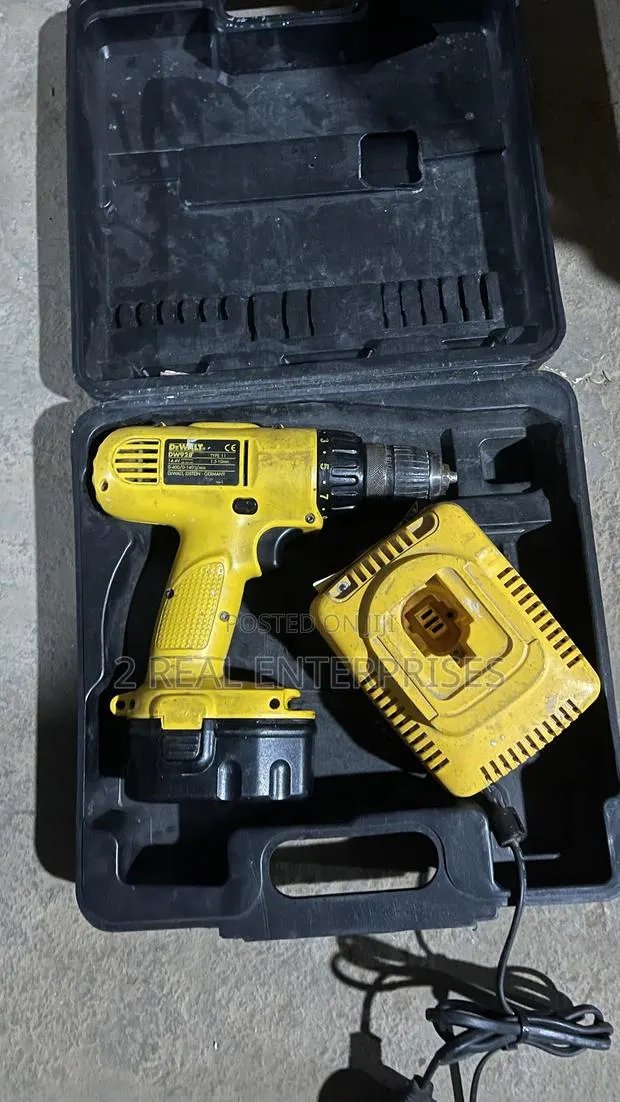 DeWalt 14.4 Volt Cordless Drill/Driver Kit One Battery One Charger · Photo 1
