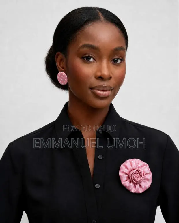 Classic Ladies Brooches With Matching Earrings · Photo 1