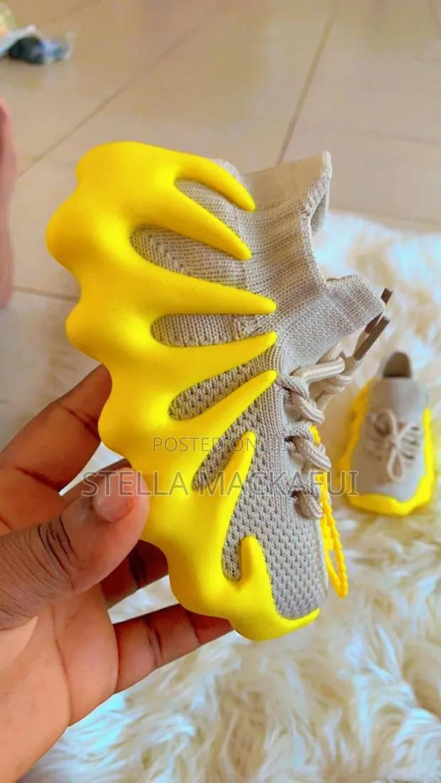 Yeezy Sneakers Size 32 and 36 Only for Children · Photo 3