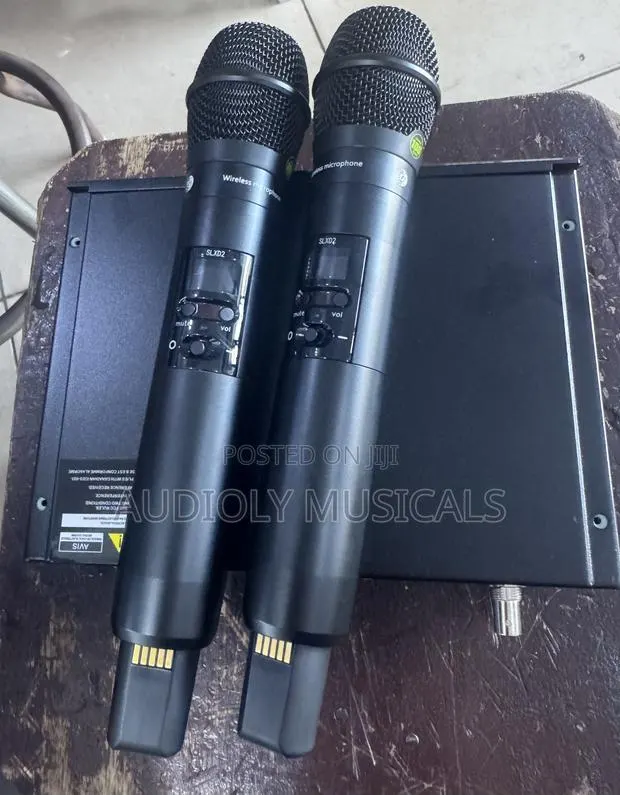 Shure SLX -D4 Dual Professional Microphone · Photo 1