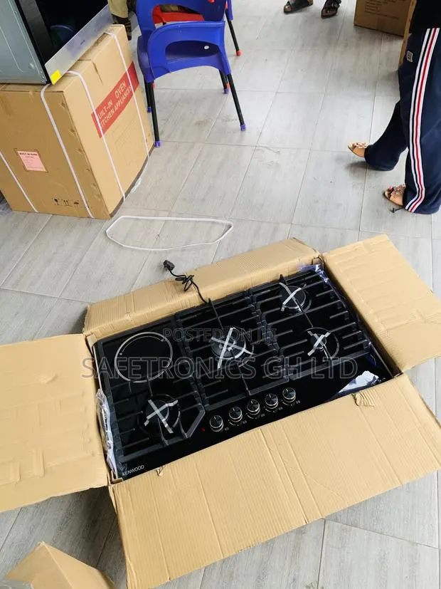 Adorable Sleek (Inbuilt 4 Gas 1 Electric) Kenwood Black Hob · Photo 1