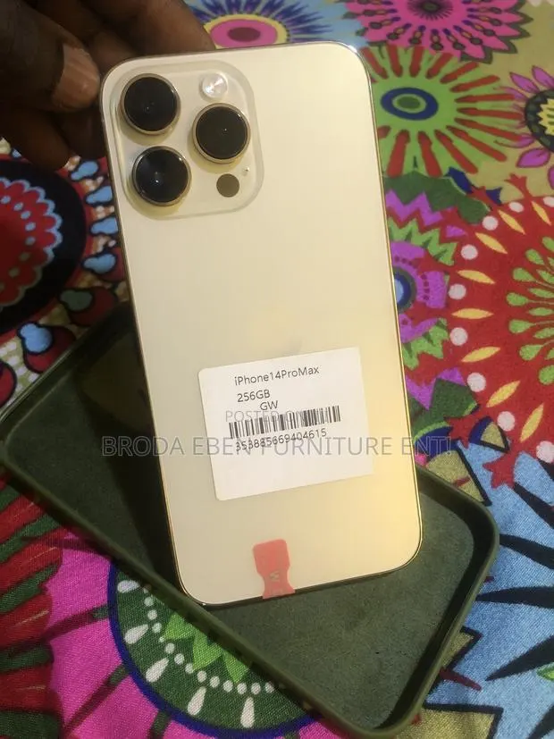 Apple iPhone 14 Pro Max 256 GB Gold · Photo 1